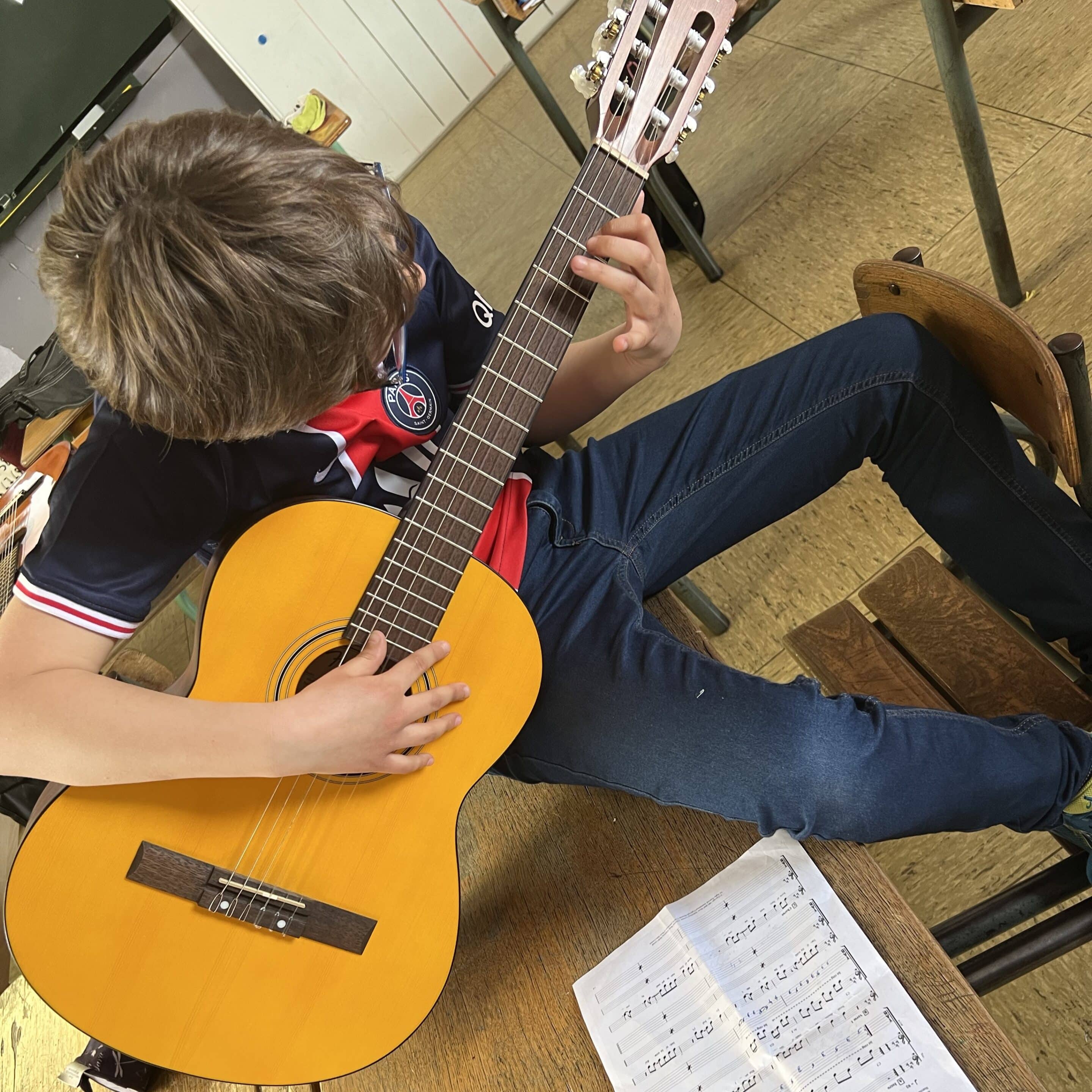 Atelier dinitiation guitare 1 scaled