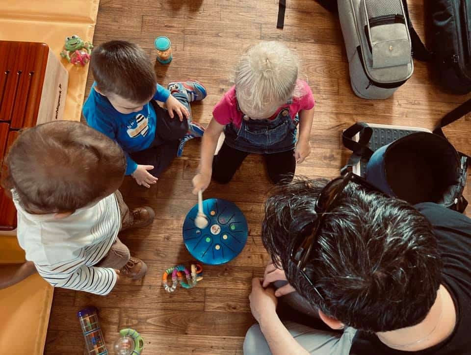 Musique en crèche et halte-garderie : ce que le Référentiel national de qualité d'accueil (2025) change concrètement pour vos pratiques 1 3 Atelier deveil musical 2